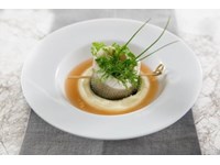 Filet de loup de mer au Chardonnay, mousseline de céleri rave